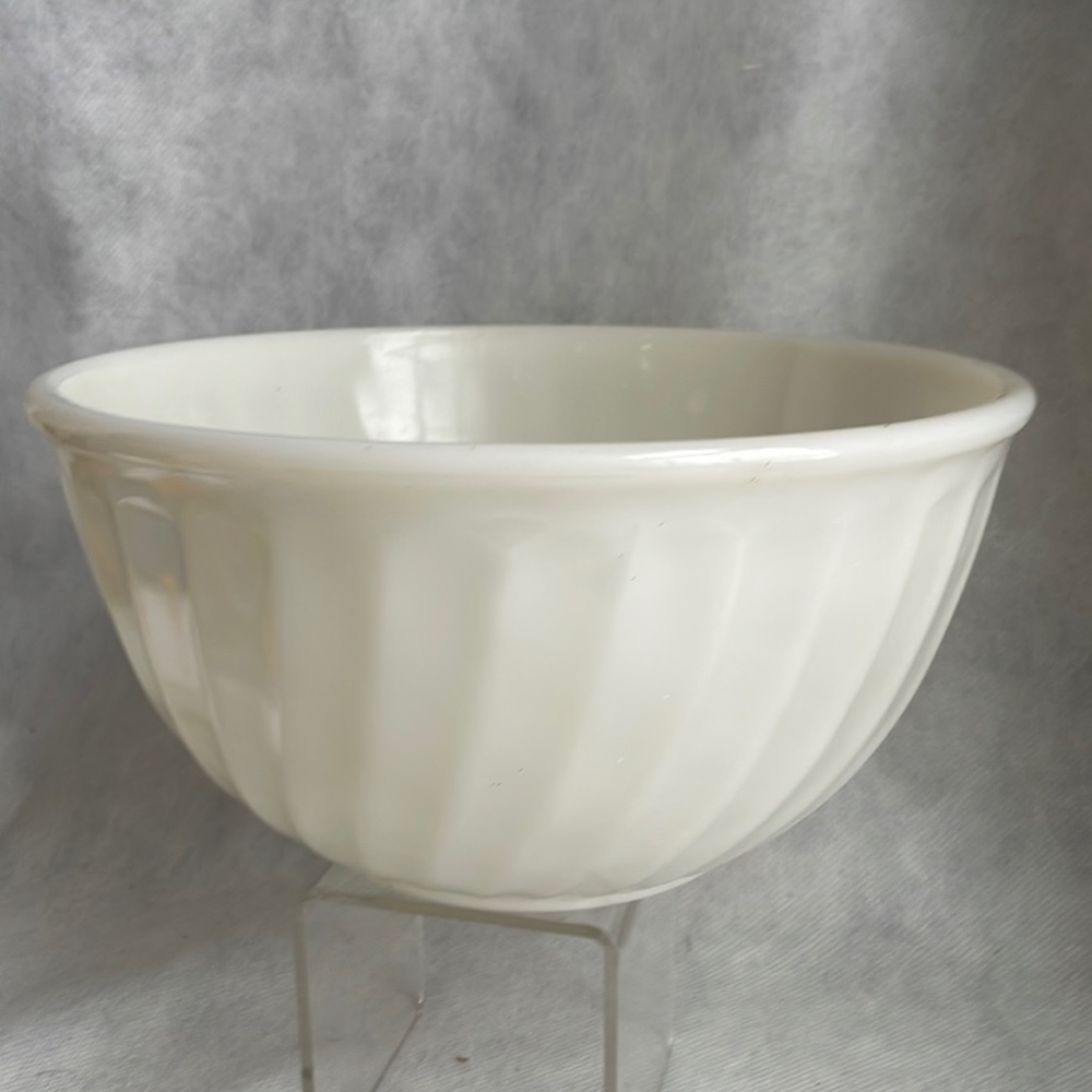 Vintage Fire king swirl off white/ivory 9 inch bowl huge bowl nice